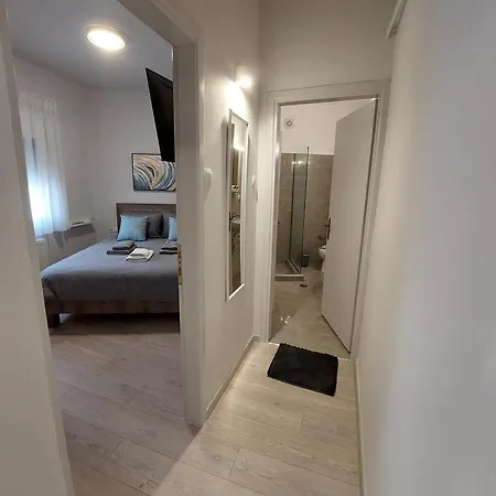 Apartment G44 Sintrivani